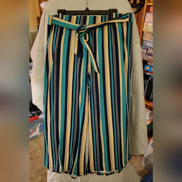 No Connect plus LA NY 1X Striped Wide Leg Capri - Picture 1 of 3